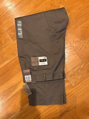 Dockers Premium Never-Iron 42W 32L Flat Front Slacks
